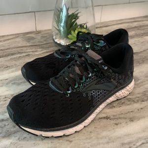 Brooks Mens Glycerin 17 running shoes - Worn Once EUC black